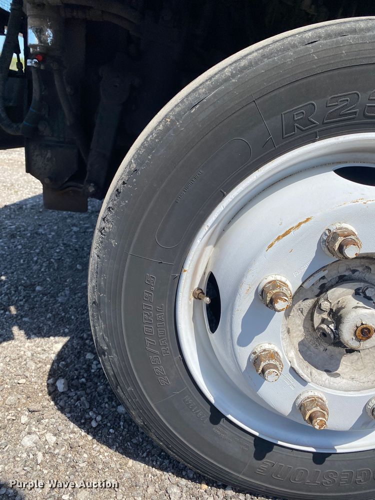 image for item KB9478 1999 Freightliner MT55  delivery truck