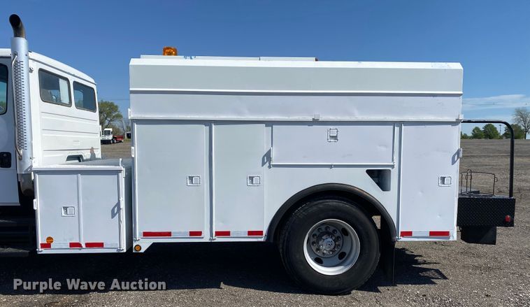 image for item KB9480 2000 Freightliner FL70  utility / service truck