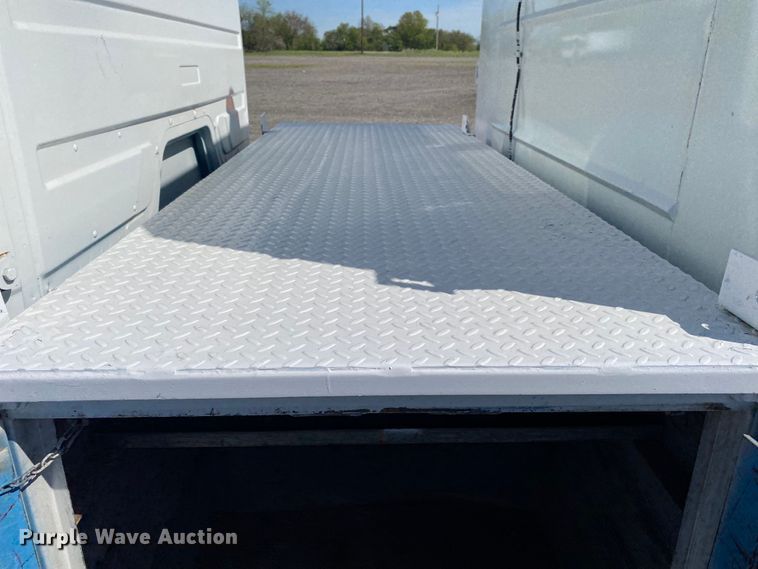 image for item KB9480 2000 Freightliner FL70  utility / service truck