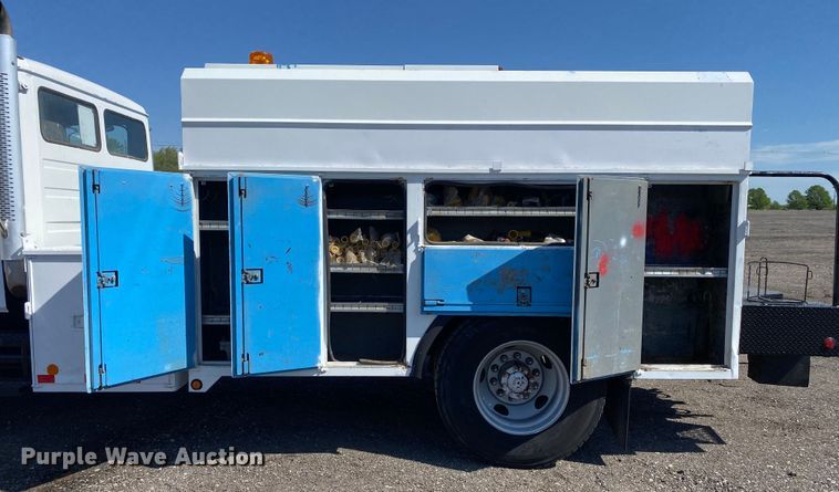 image for item KB9480 2000 Freightliner FL70  utility / service truck