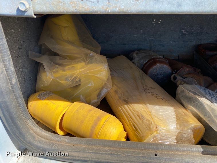 image for item KB9480 2000 Freightliner FL70  utility / service truck