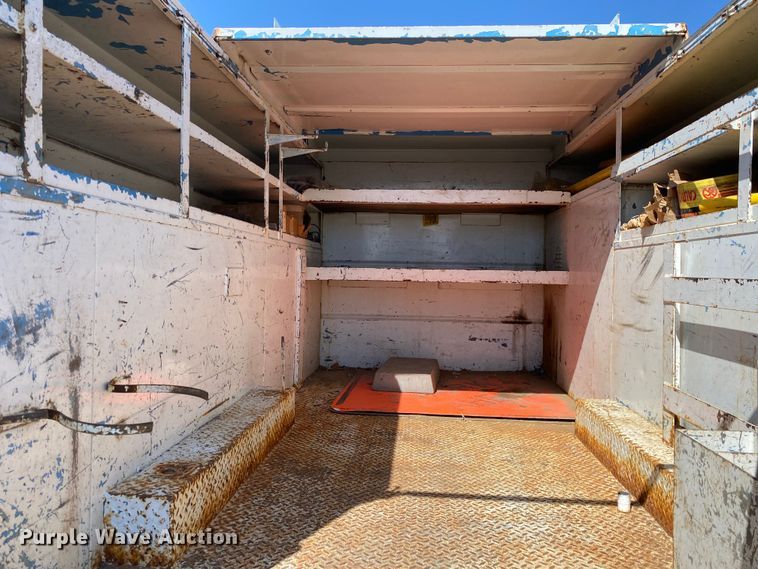 image for item KB9480 2000 Freightliner FL70  utility / service truck