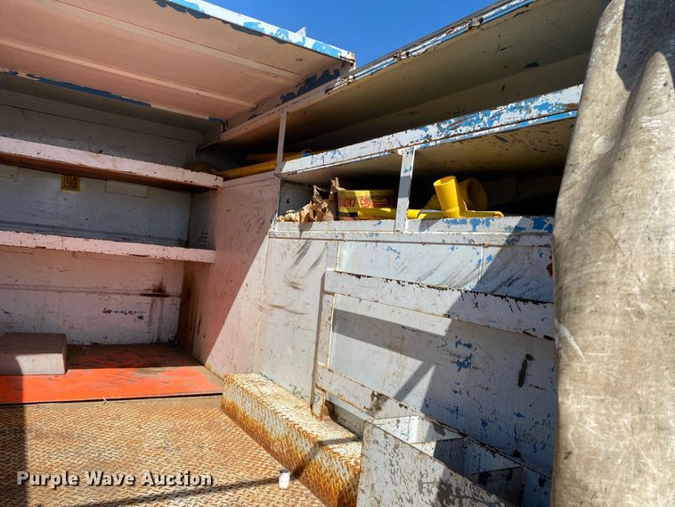 image for item KB9480 2000 Freightliner FL70  utility / service truck