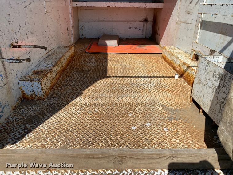 image for item KB9480 2000 Freightliner FL70  utility / service truck