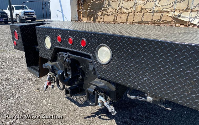 image for item KB9480 2000 Freightliner FL70  utility / service truck