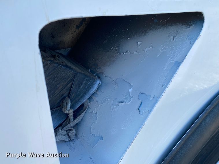 image for item KB9480 2000 Freightliner FL70  utility / service truck