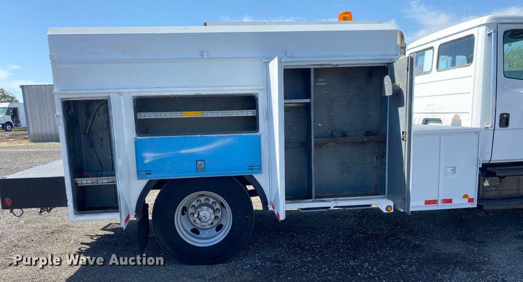 image for item KB9480 2000 Freightliner FL70  utility / service truck