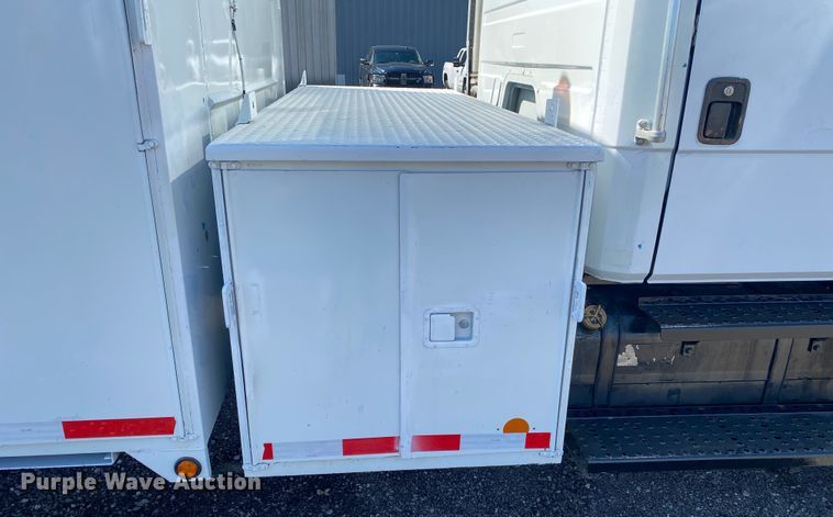 image for item KB9480 2000 Freightliner FL70  utility / service truck