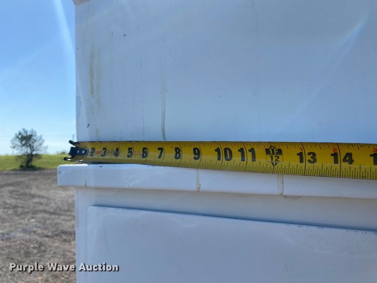 image for item KB9480 2000 Freightliner FL70  utility / service truck