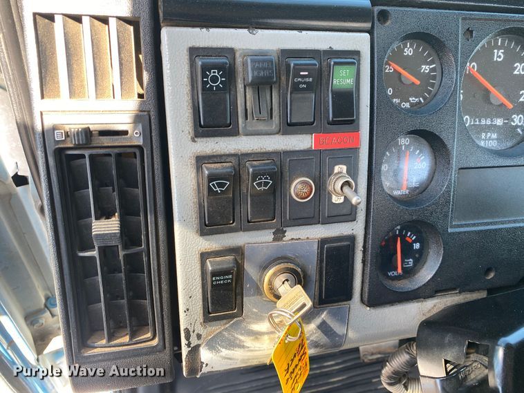 image for item KB9480 2000 Freightliner FL70  utility / service truck