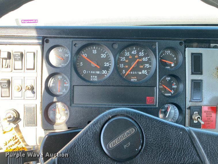 image for item KB9480 2000 Freightliner FL70  utility / service truck