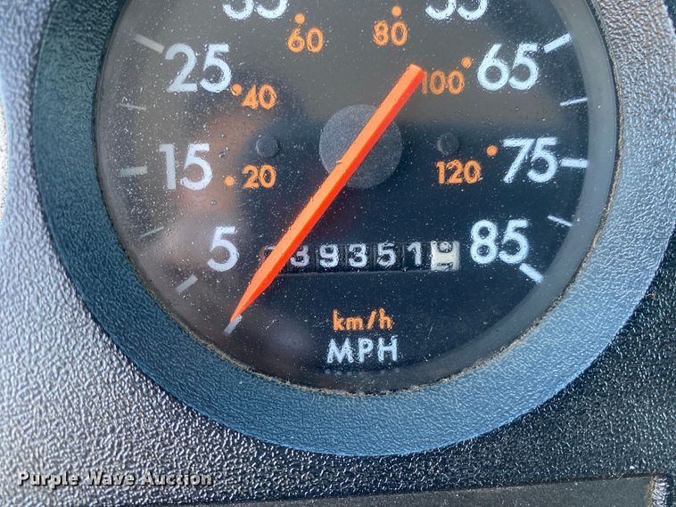 image for item KB9480 2000 Freightliner FL70  utility / service truck