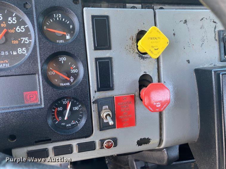 image for item KB9480 2000 Freightliner FL70  utility / service truck