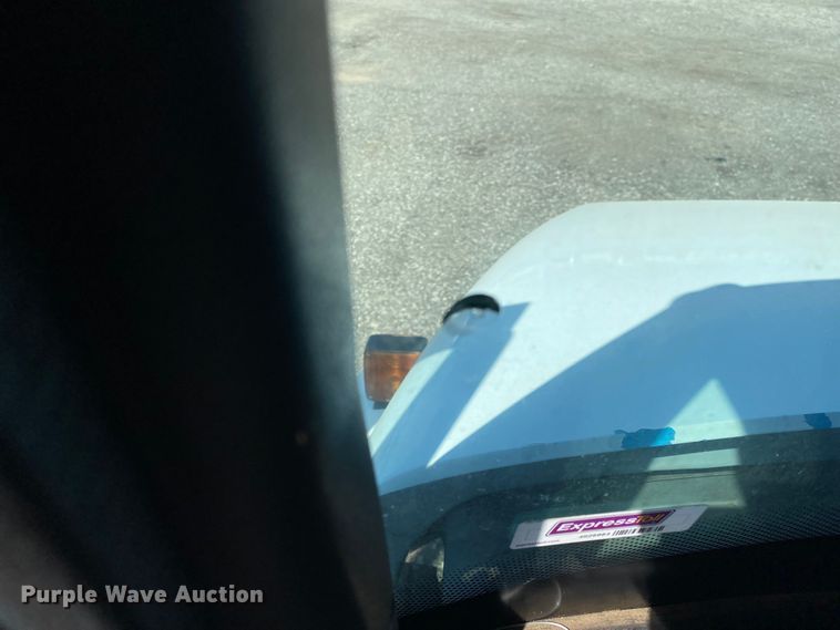 image for item KB9480 2000 Freightliner FL70  utility / service truck