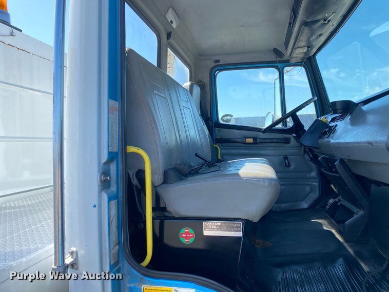 image for item KB9480 2000 Freightliner FL70  utility / service truck