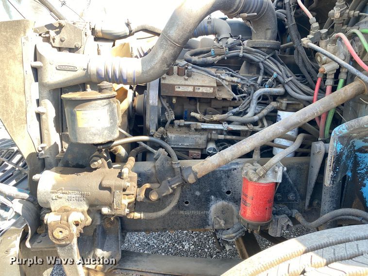 image for item KB9480 2000 Freightliner FL70  utility / service truck