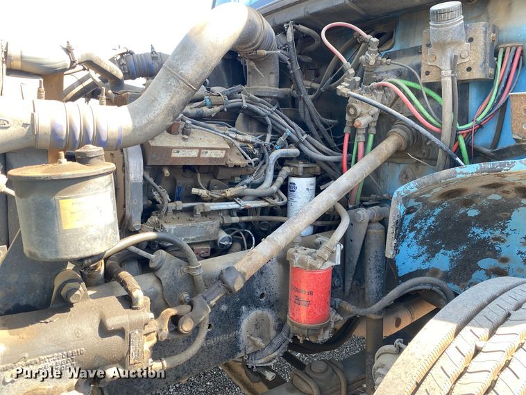 image for item KB9480 2000 Freightliner FL70  utility / service truck