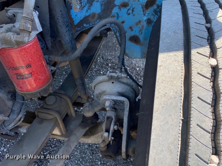 image for item KB9480 2000 Freightliner FL70  utility / service truck