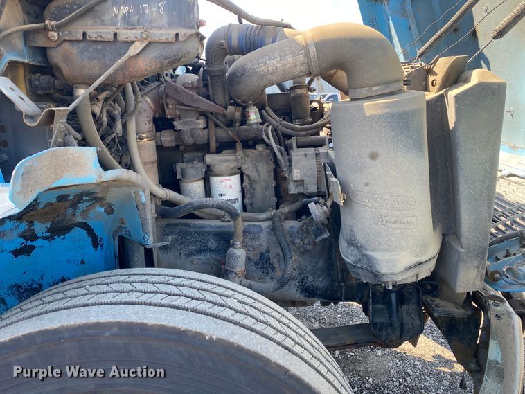 image for item KB9480 2000 Freightliner FL70  utility / service truck