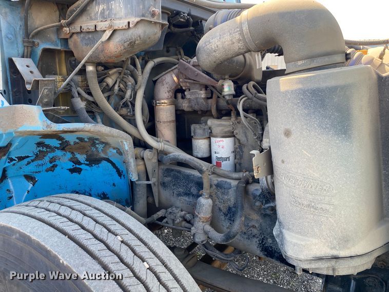 image for item KB9480 2000 Freightliner FL70  utility / service truck