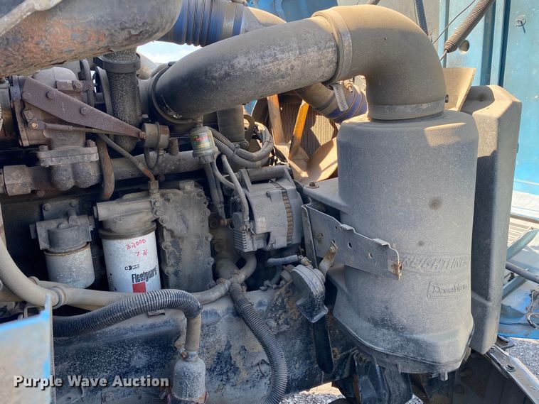 image for item KB9480 2000 Freightliner FL70  utility / service truck