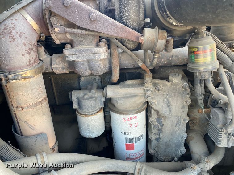 image for item KB9480 2000 Freightliner FL70  utility / service truck