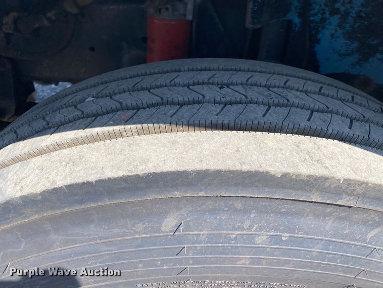 image for item KB9480 2000 Freightliner FL70  utility / service truck