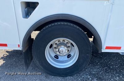 image for item KB9480 2000 Freightliner FL70  utility / service truck