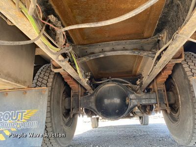 image for item KB9480 2000 Freightliner FL70  utility / service truck