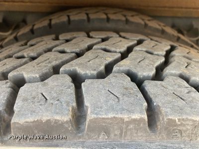 image for item KB9480 2000 Freightliner FL70  utility / service truck