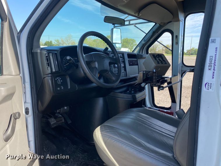 image for item KB9483 2007 Chevrolet Express  school bus