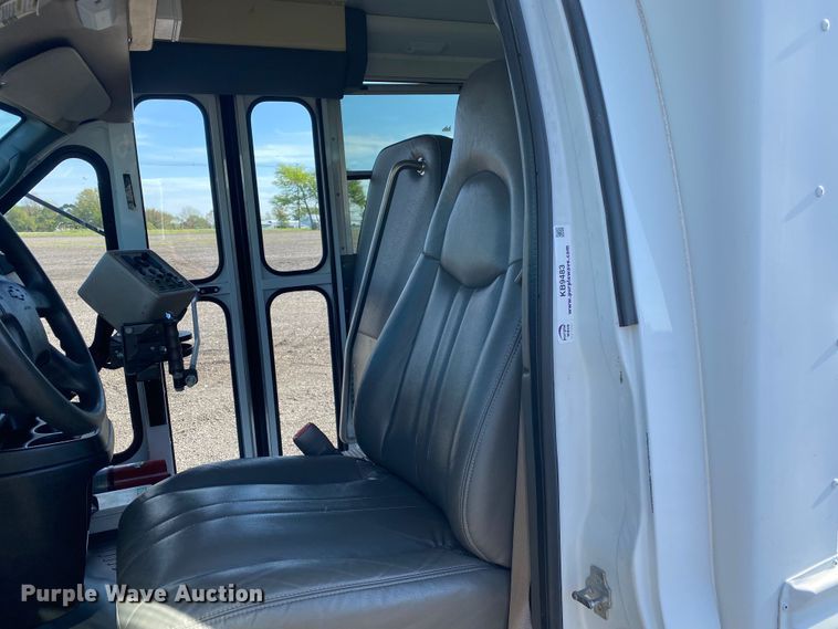 image for item KB9483 2007 Chevrolet Express  school bus