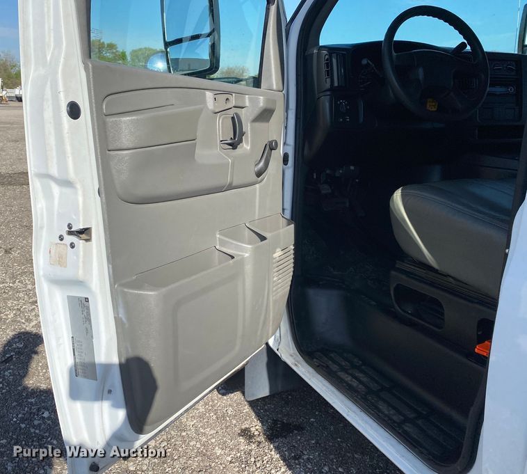 image for item KB9483 2007 Chevrolet Express  school bus