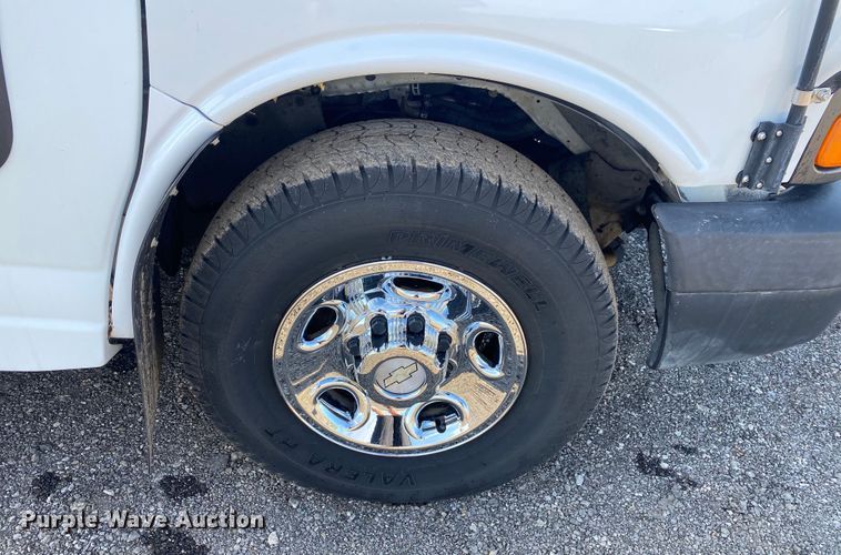 image for item KB9483 2007 Chevrolet Express  school bus