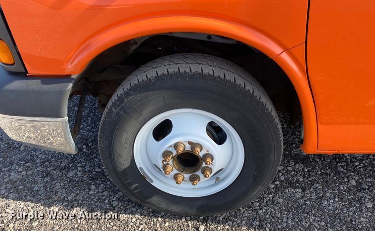 image for item KB9497 2014 GMC Savana  shuttle bus