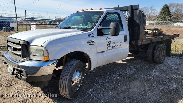 image for item KB9883 2002 Ford F550 Super Duty  flatbed truck
