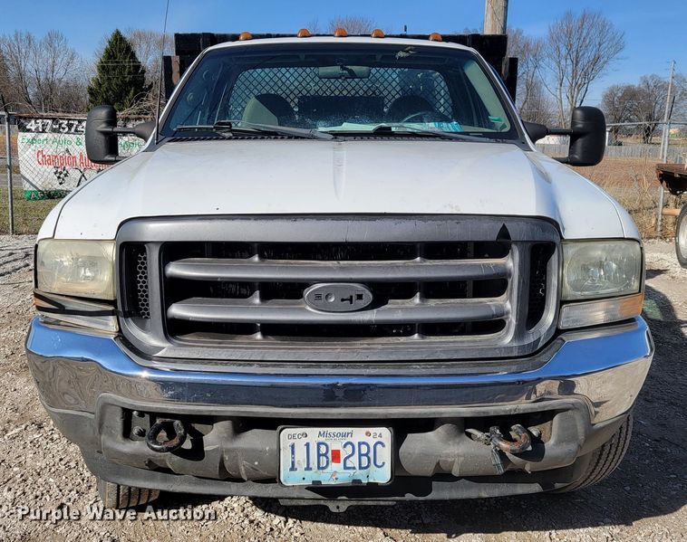 image for item KB9883 2002 Ford F550 Super Duty  flatbed truck