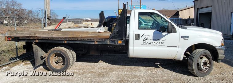 image for item KB9883 2002 Ford F550 Super Duty  flatbed truck