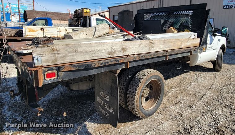 image for item KB9883 2002 Ford F550 Super Duty  flatbed truck