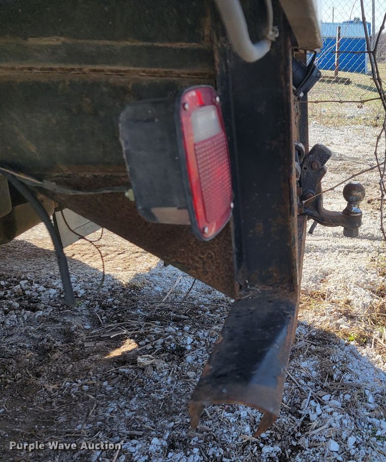 image for item KB9883 2002 Ford F550 Super Duty  flatbed truck