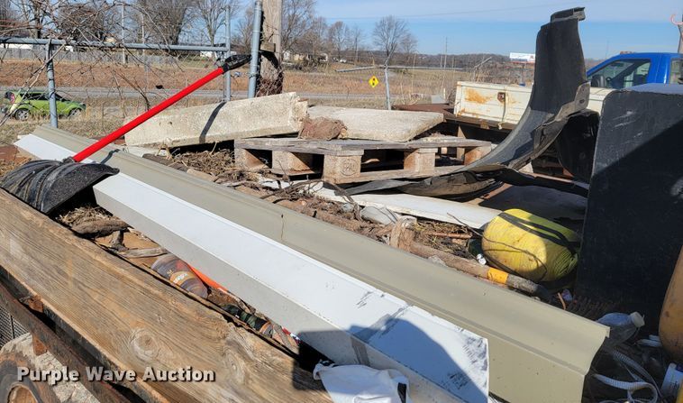 image for item KB9883 2002 Ford F550 Super Duty  flatbed truck