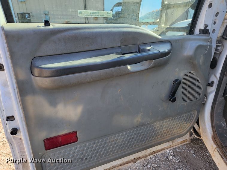 image for item KB9883 2002 Ford F550 Super Duty  flatbed truck