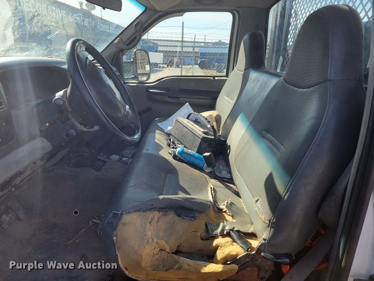 image for item KB9883 2002 Ford F550 Super Duty  flatbed truck