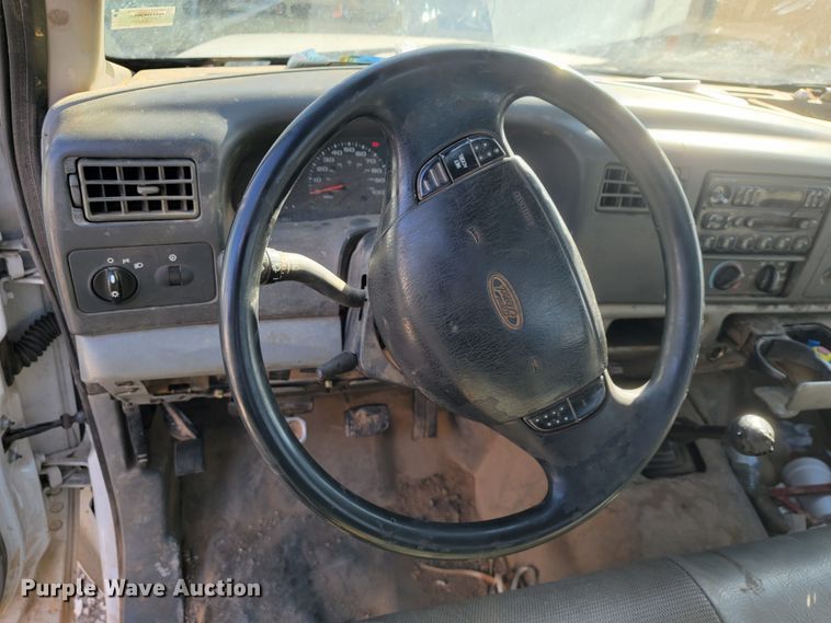 image for item KB9883 2002 Ford F550 Super Duty  flatbed truck