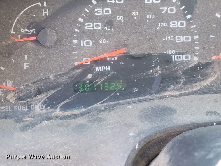 image for item KB9883 2002 Ford F550 Super Duty  flatbed truck