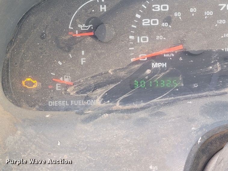 image for item KB9883 2002 Ford F550 Super Duty  flatbed truck