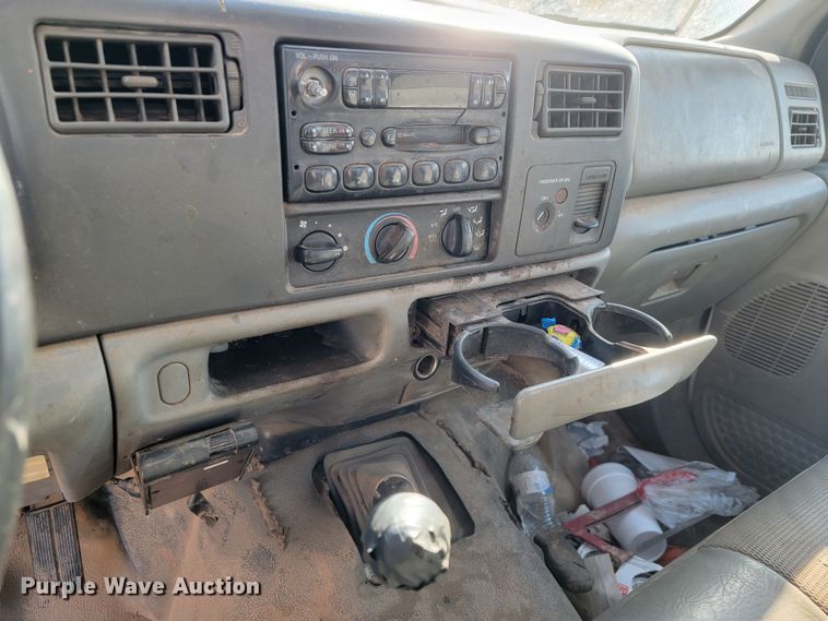 image for item KB9883 2002 Ford F550 Super Duty  flatbed truck