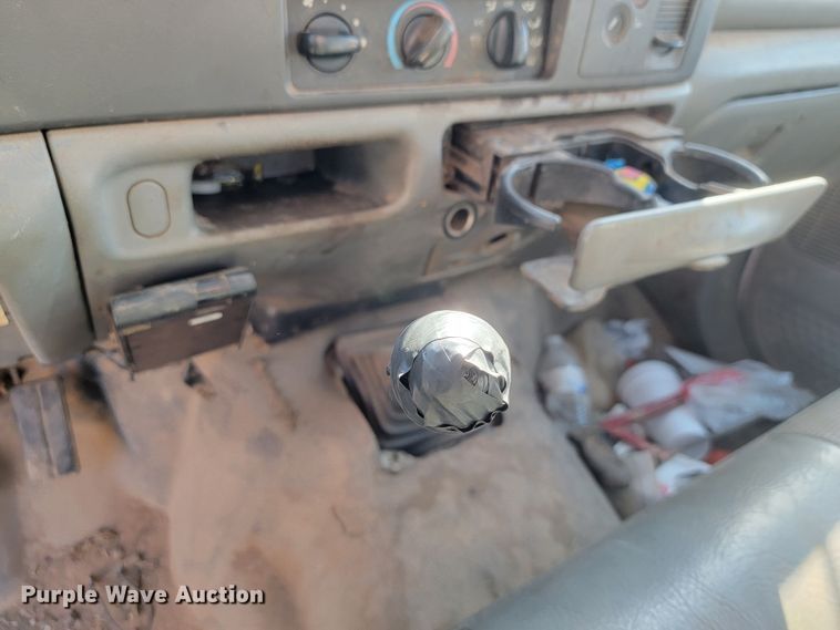 image for item KB9883 2002 Ford F550 Super Duty  flatbed truck