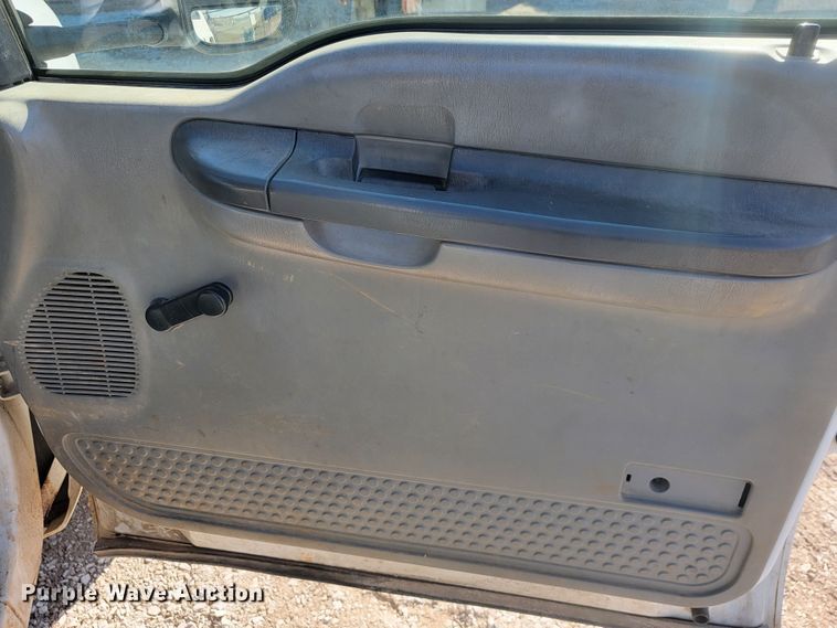 image for item KB9883 2002 Ford F550 Super Duty  flatbed truck