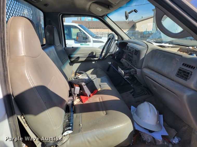 image for item KB9883 2002 Ford F550 Super Duty  flatbed truck